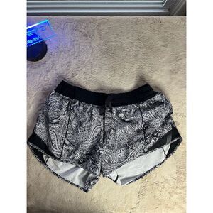 Lululemon Women's Hotty Hot Shorts 6 Paisley Running Yoga